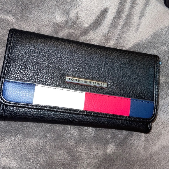 Tommy Hilfiger Handbags - Tommy Hilifiger Wallet